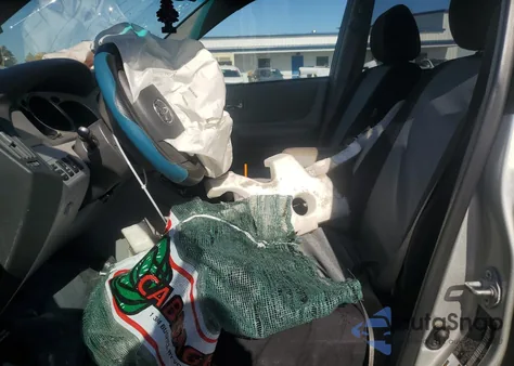 2005 Toyota Highlander Limited from USA, damaged, VIN JTEDP21A250077505